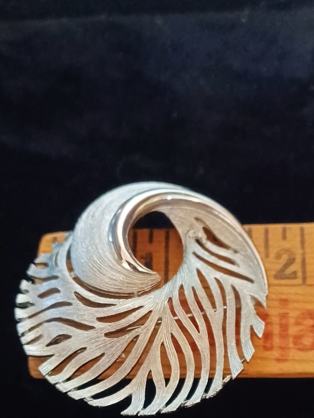 Classic Silver-Tone Brooch Vintage - Picture 4 of 4